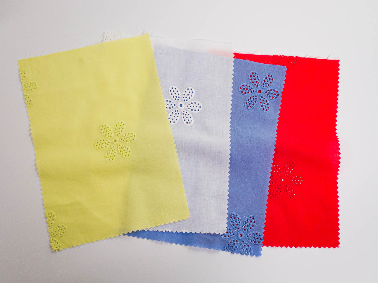 Daisy Eyelet - Yellow